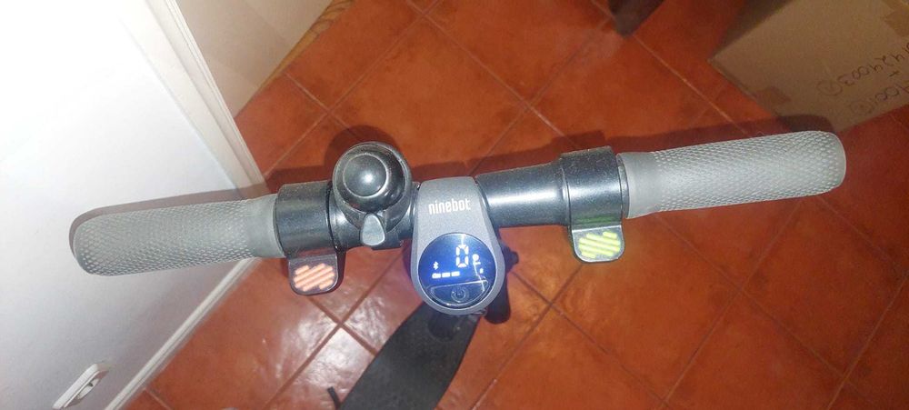 Trotinete Elétrica Ninebot KickScooter E22E by Segway