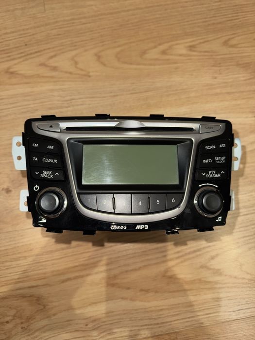 Штатна магнітола на Hyundai Accent