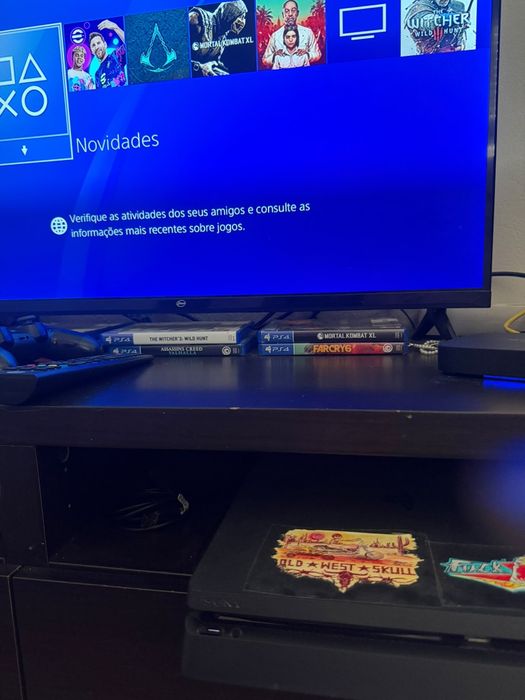 Vendo ps4 slim 1000g c/ 2 comandos e 6 jogos