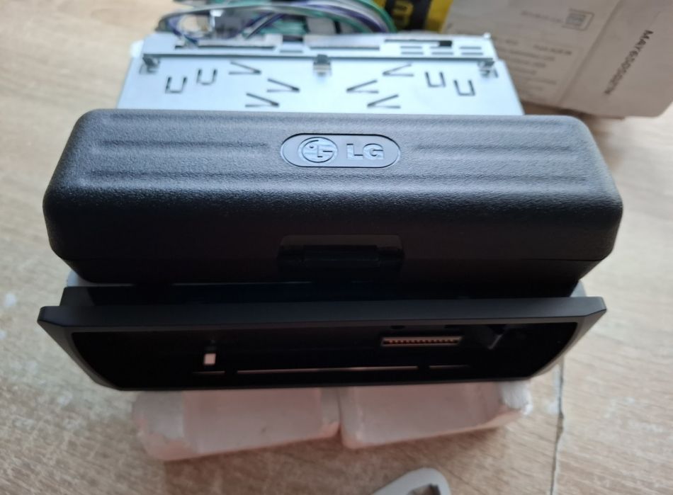 Sprzedam radioodtwarzacz samochodowy LG