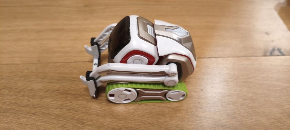 Робот Cozmo а ідеальному стані