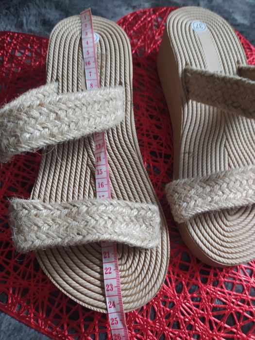 Nowe klapki na koturnie rozmiar 37