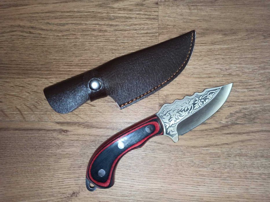 Кованный кухонный нож с ручкой из цельного дерева + чехол из кожи