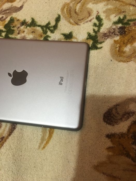 Ipad 7.9 дюймів Ідеальний стан з підтримкою сім карти