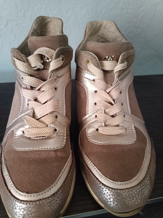 Жіночі кросівки натуральні беж