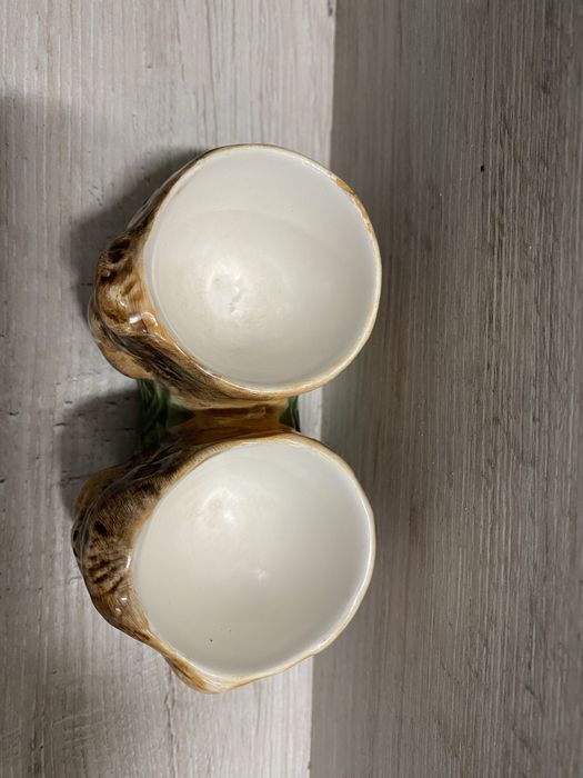 Ceramiczny stojak na dwa jajka