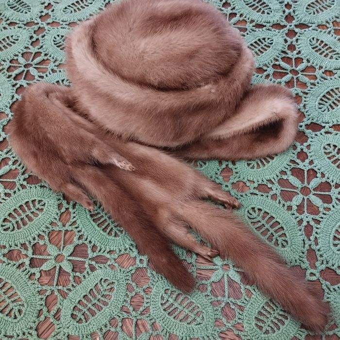 Czapka z szalem, lis naturalny, futerko, łapki, ogon, czapka futrzana