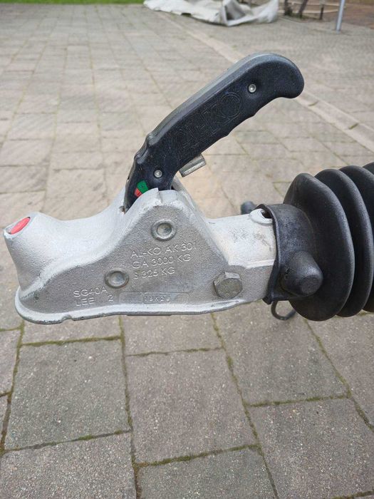 Прицеп легковий двохосний з гальмами