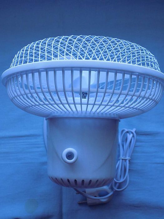 Wentylator biurkowy LG-18A . Biały cichy - moc 22 W.