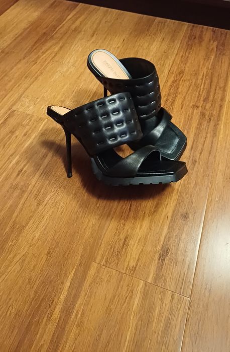 Nowe, klapki na szpilce Kazar Studio 37