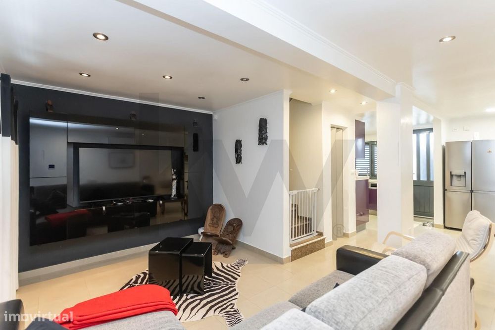 Moradia T3 Renovada no Feijó, Almada