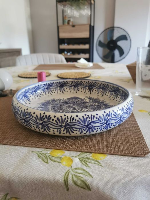 Taça grande em porcelana em tons azul pintada à mão