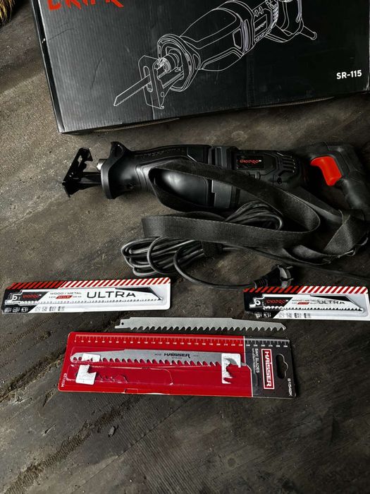 Пила сабельная электро . Новая .