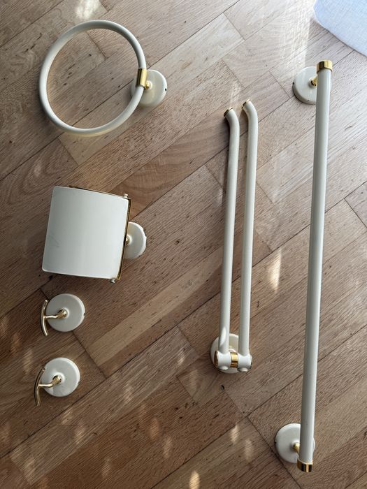 Toalheiros e acessórios de casa de banho novos
