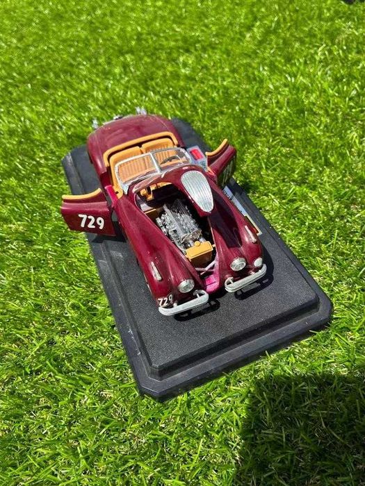 Miniatura Jaguar XK120 Roadster Bburago 1:24 1000 Miglia