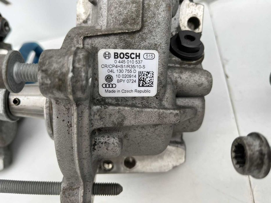 VW GOLF VII 7 1.6 TDI ТНВД , Паливний насос 04L130755D Bosh