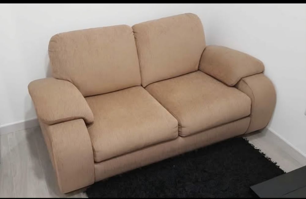 Sofa em tecido dois lugares