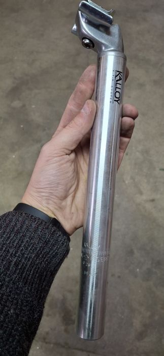 Conjunto bicicleta – Par manetes de travão + Espigão de selim alumínio