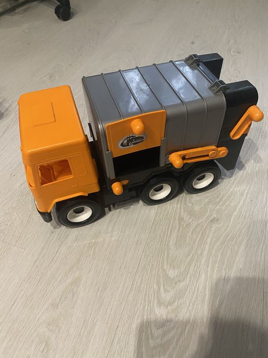 Машинка hot wheels та самосвал