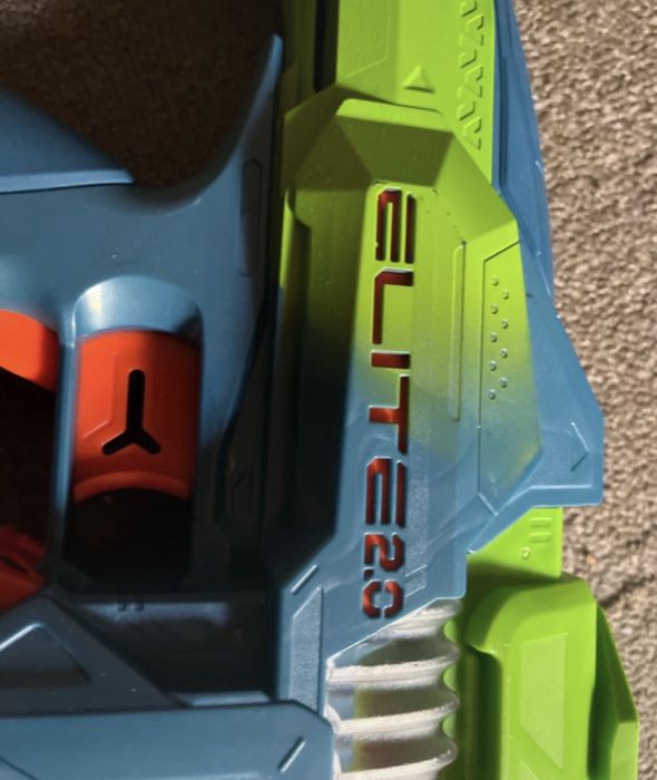 Nerf elite com 22 balas