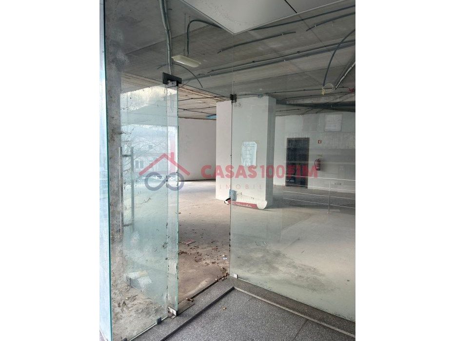 Loja para comércio no centro de Vale de Cambra