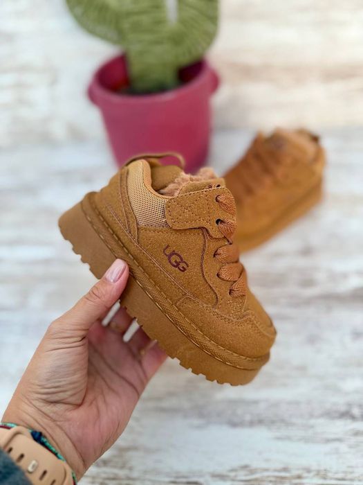 Botas com pêlo camel