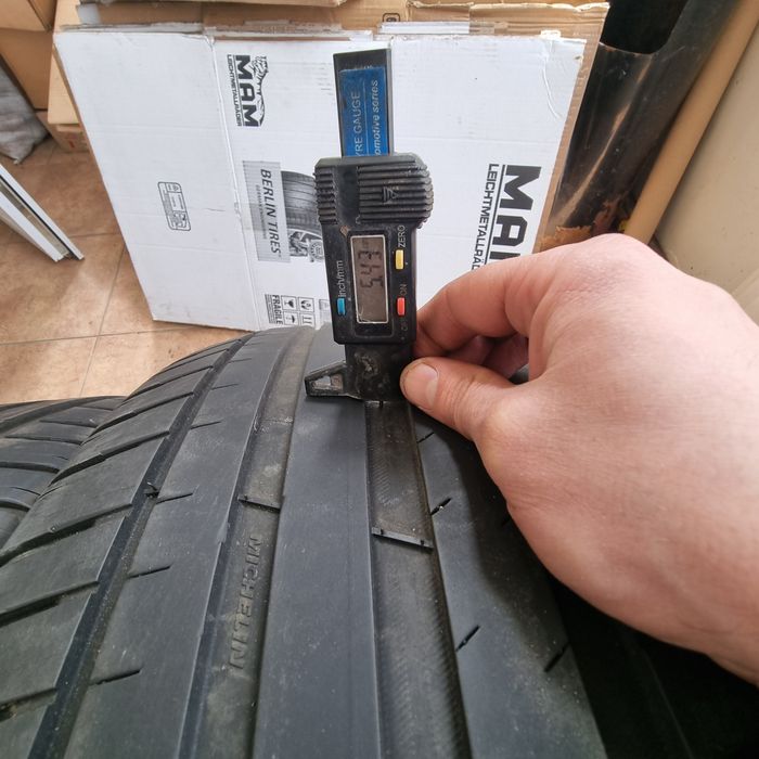 Шини 255/45R20 105W Michelin Pilot Sport EV, літо
Ціна за 4 шини 17000 грн.
Відправляю НП, Делівері.