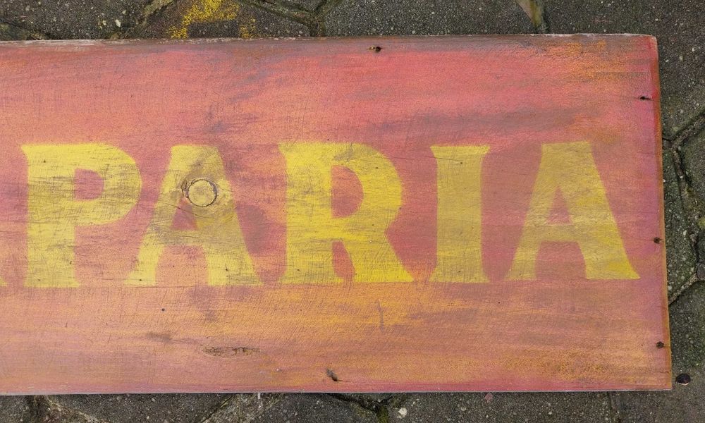 Placa antiga em madeira: Chaparia