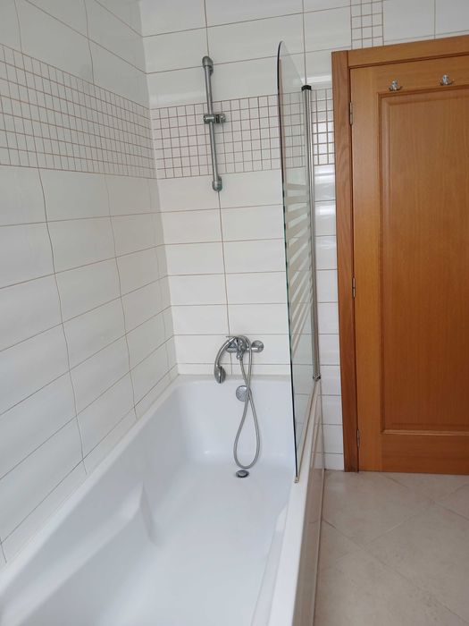 Banheira acrylico 180x80cm com resguardo, torneira e saias laterais