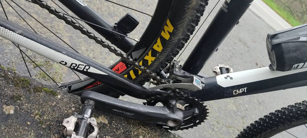 Vendo bicicleta Cube Aim 29"em excelente estado.