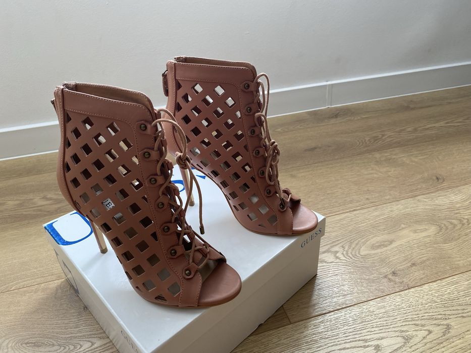 Botki ażurkowe Guess r 36