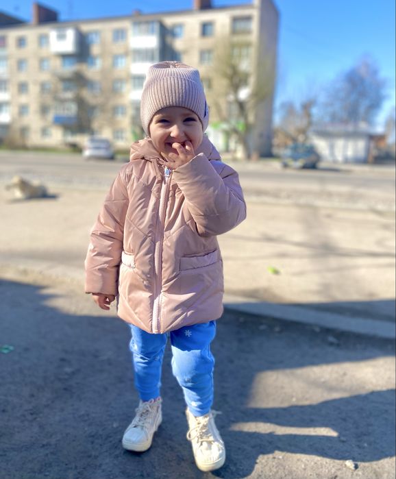 Дитяча курточка на дівчику