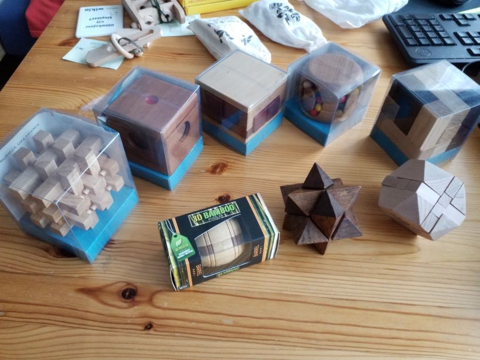Układanki logiczne z drewna, gry drewniane IQ Puzzle
IQ Puzzle