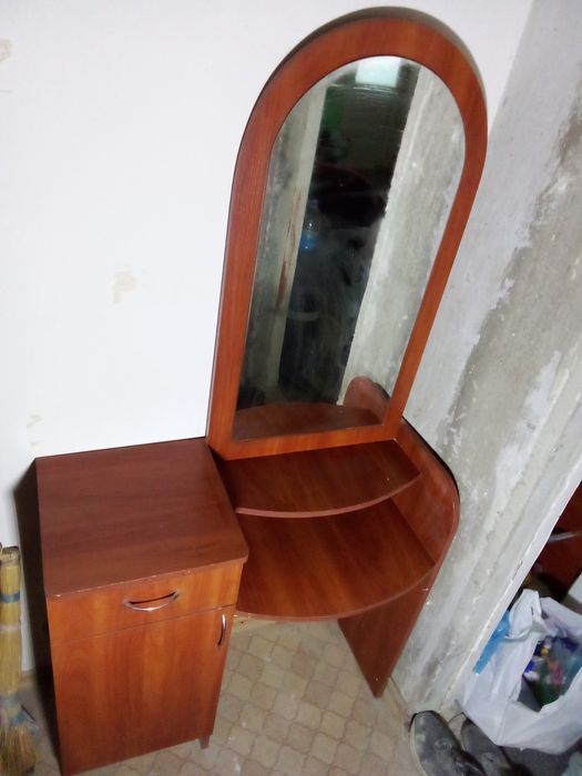 Продам трюмо самовывоз