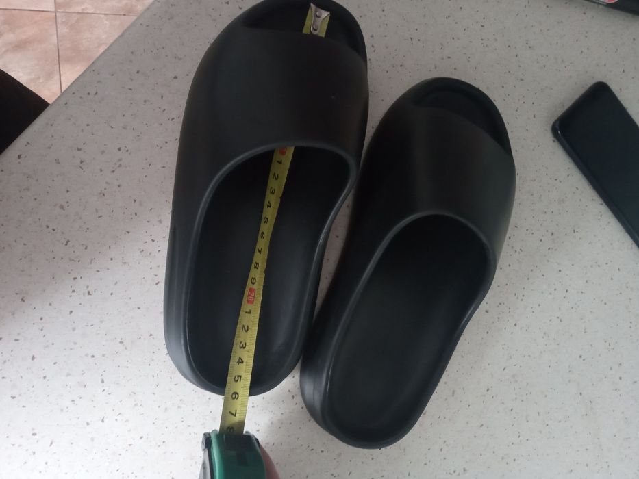 Klapki czarne 42-43 wkładka 25,5 cm