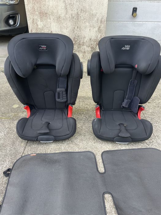 Britax Kidfix II XP carseats - with protector