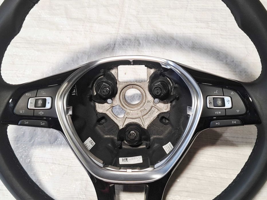 kierownica skórzana multifunkcja wielofunkcyjna vw t-roc i 1 tiguan ii 2 touran ii 2 5ta stan bdb wzorowy 5ta419091am
