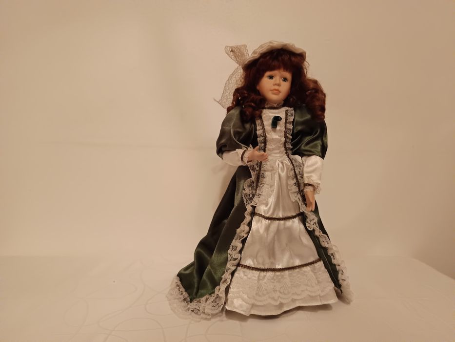 Boneca de porcelana  dama antiga