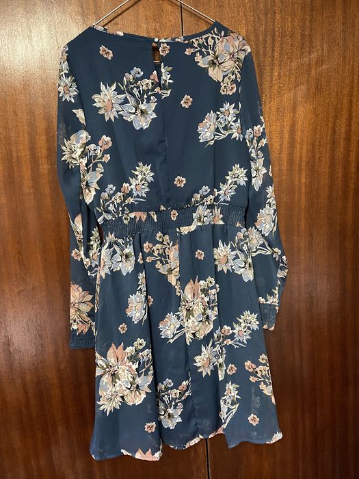 Vestido azul com flores
