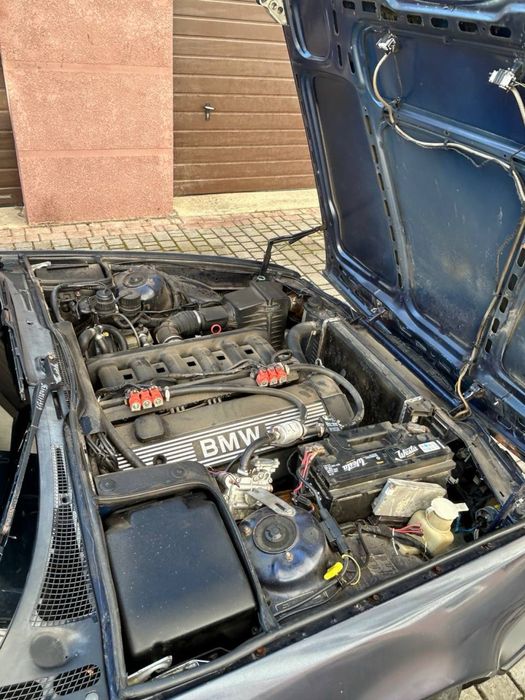 BMW e34 520l.