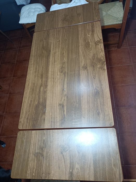 Mesa retangular de cozinha