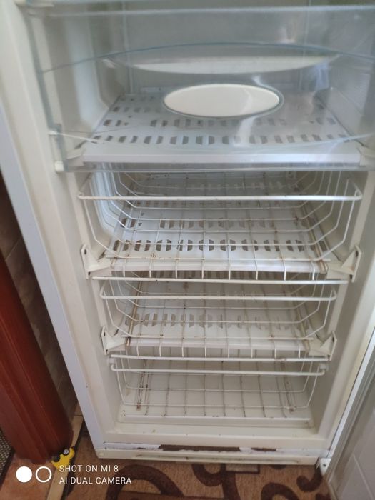 Продам морозильну камеру на 6 полиць.