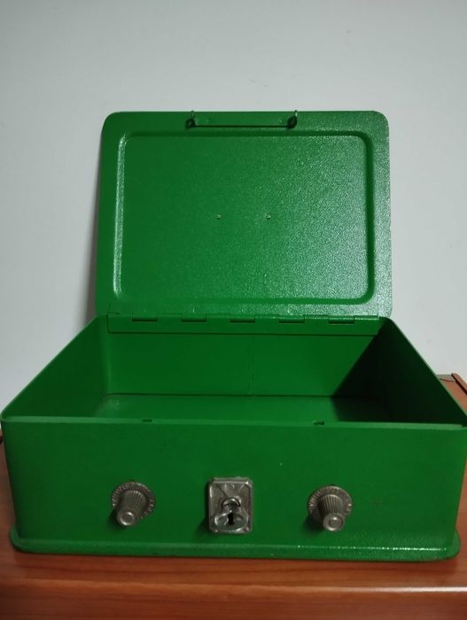 Cofre antigo código.64751240503809121