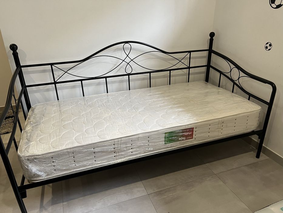 Cama com estrutura em ferro + colchao