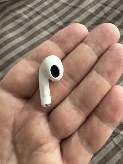 Правий навушник AirPods 3 А2565