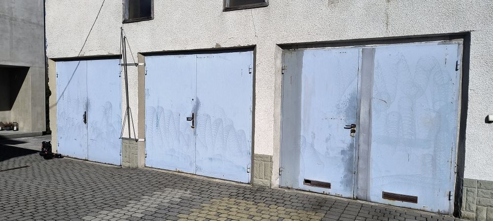 Bramy garażowe dwu skrzydlowe