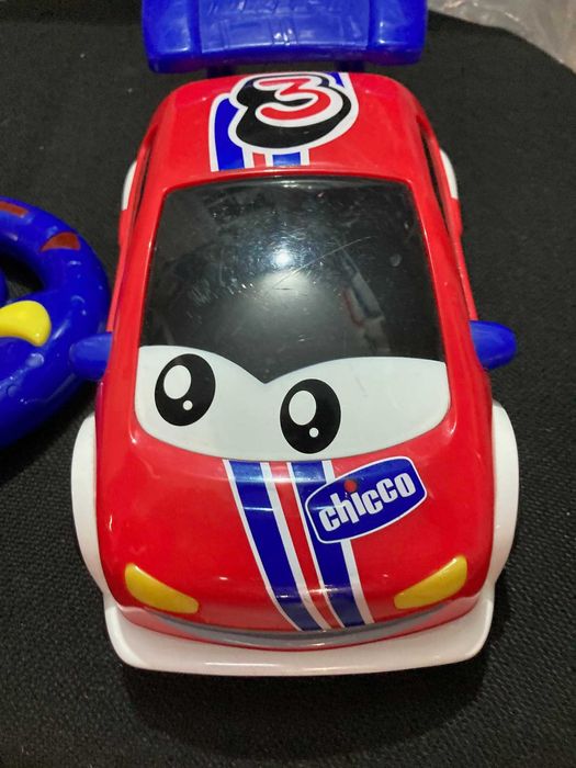 Carro Chicco telecomandado para criança