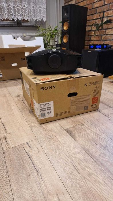 Sony VPL-HW65ES (Tylko 560h! Jak NOWY) + Ekran Suprema 92" + Uchwyt