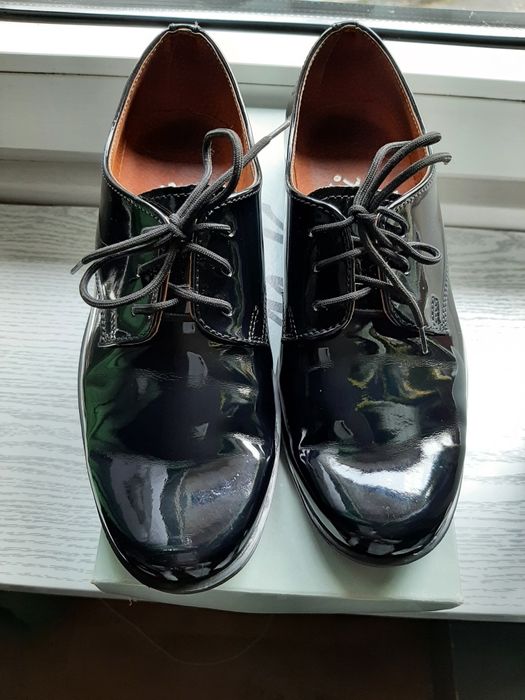 Buty wizytowe dla chłopca lakierowane rozm. 33