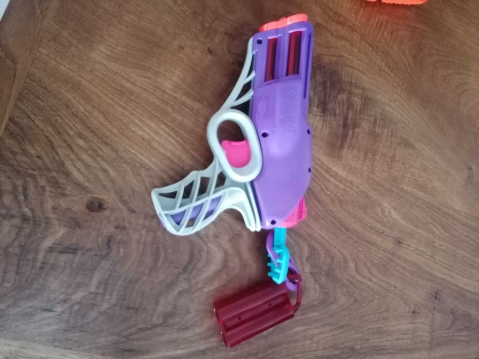 Nerf Roxa como nova!